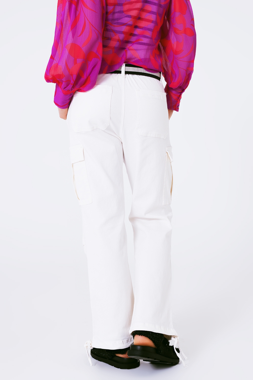 Pantalón cargo de pierna recta en blanco Pantalón cargo de pierna recta en blanco
