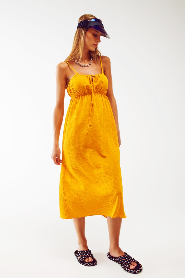 Vestido longo de verão amarelo com alças e cintura franzida