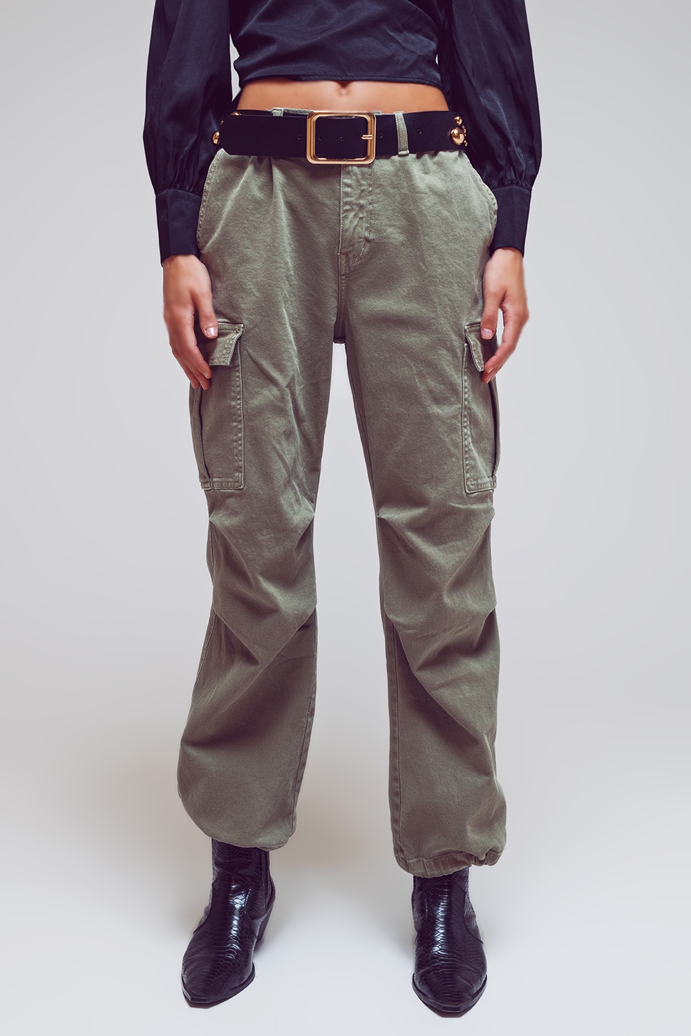Pantalones cargo con extremos de borlas en verde militar Pantalones cargo con extremos de borlas en verde militar