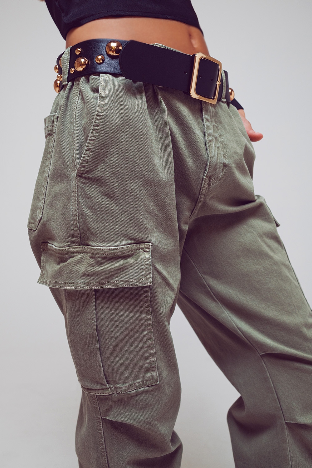 Pantalones cargo con extremos de borlas en verde militar Pantalones cargo con extremos de borlas en verde militar