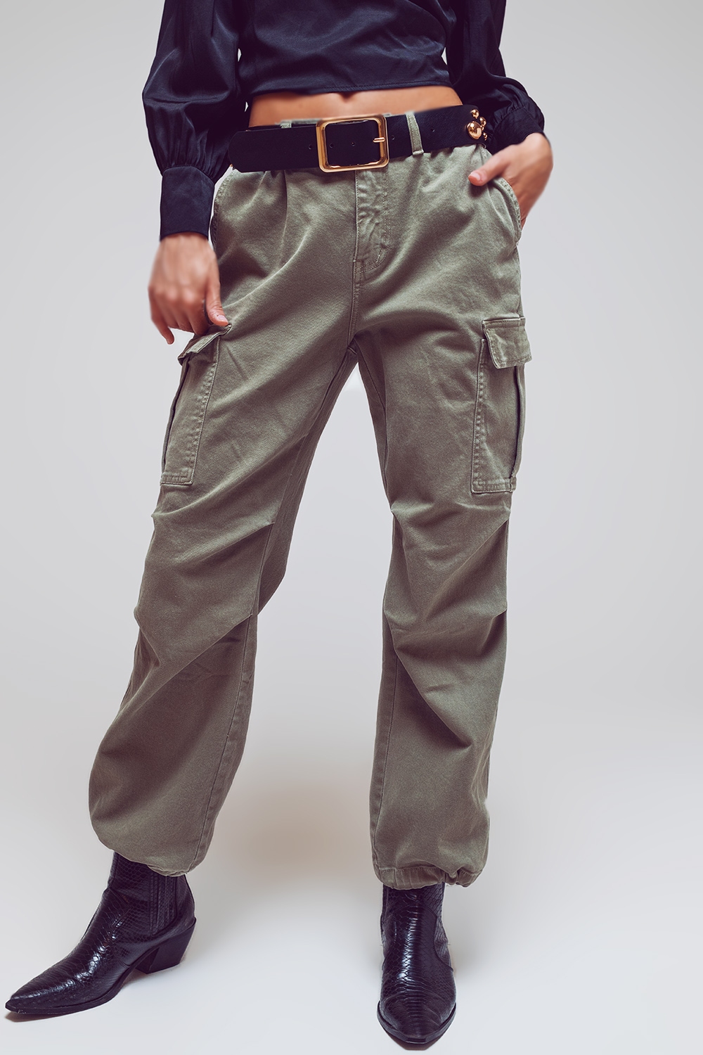 Pantalones cargo con extremos de borlas en verde militar Pantalones cargo con extremos de borlas en verde militar