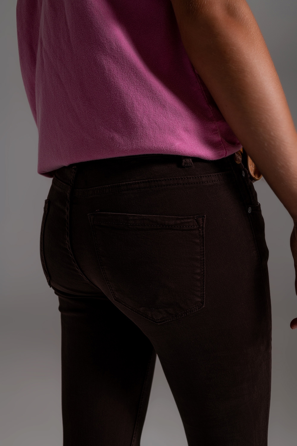 Jeans ajustados de talle alto en marrón Jeans ajustados de talle alto en marrón