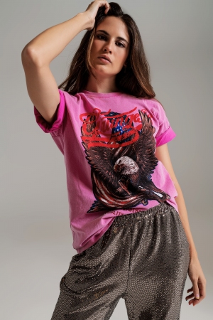 Camiseta con estampado grunge en el pecho de color rosa