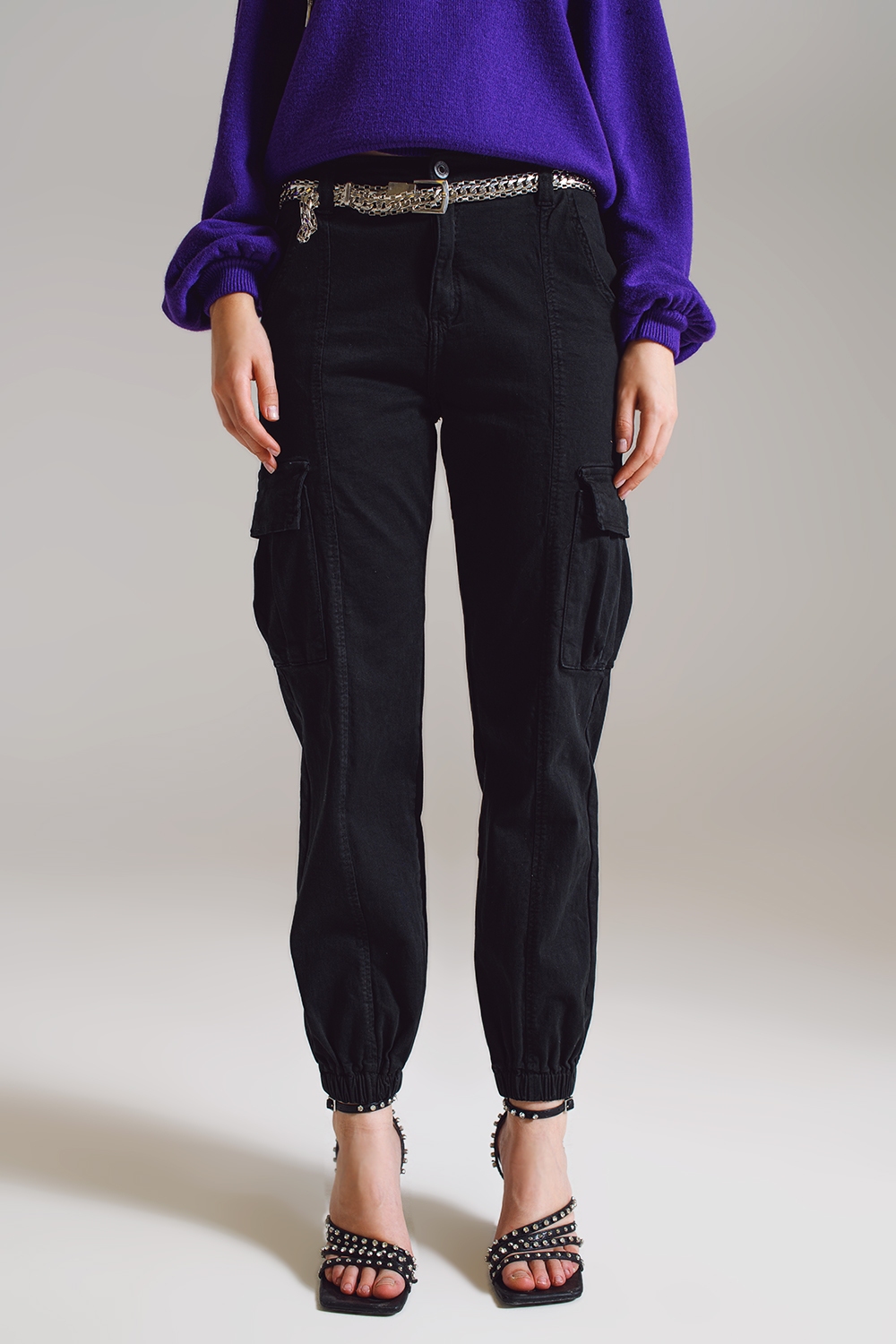 pantalones de cargo negros con cintura y dobladillo elásticos pantalones de cargo negros con cintura y dobladillo elásticos