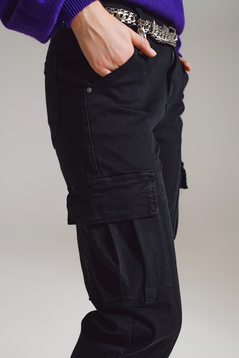 pantalones de cargo negros con cintura y dobladillo elásticos pantalones de cargo negros con cintura y dobladillo elásticos