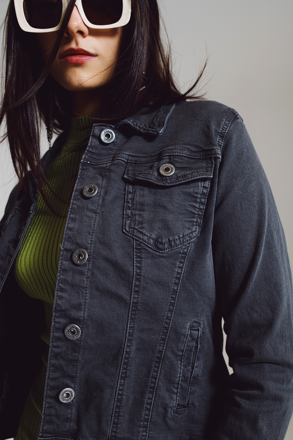 Chaqueta de vaquera en denim a medida en gris piedra