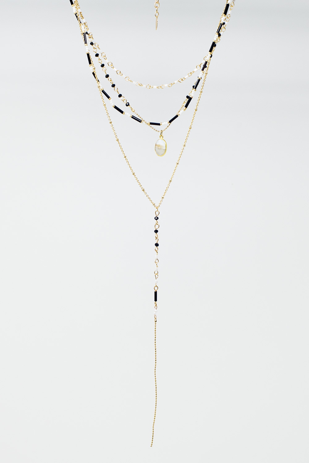 Collar 4 en 1 dorado con cuentas blancas y negras