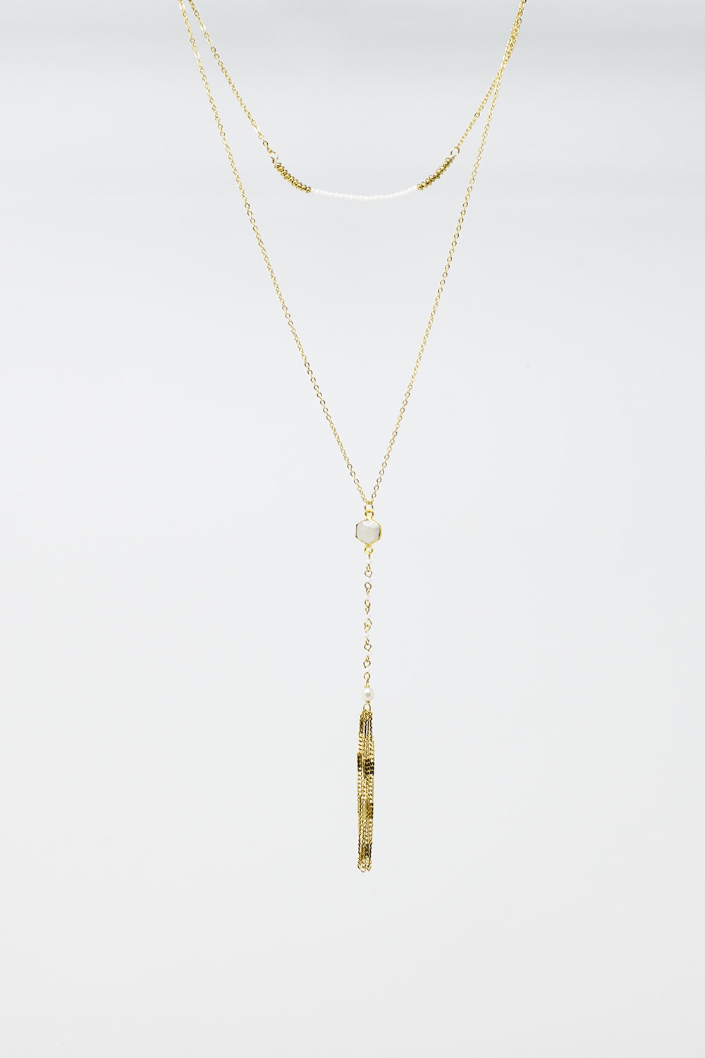 Collar largo 2 en 1 de oro con detalles de perlas y n&aacute;car