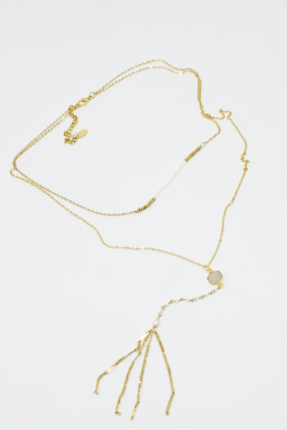 Collar largo 2 en 1 de oro con detalles de perlas y n&aacute;car
