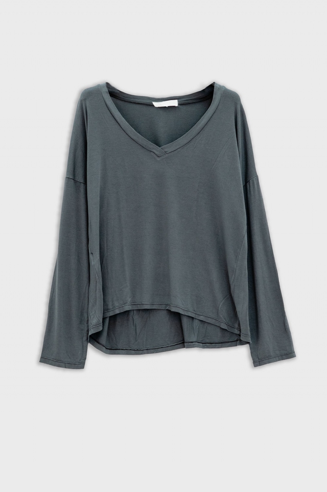 Top gris de manga larga y cuello de pico en modal