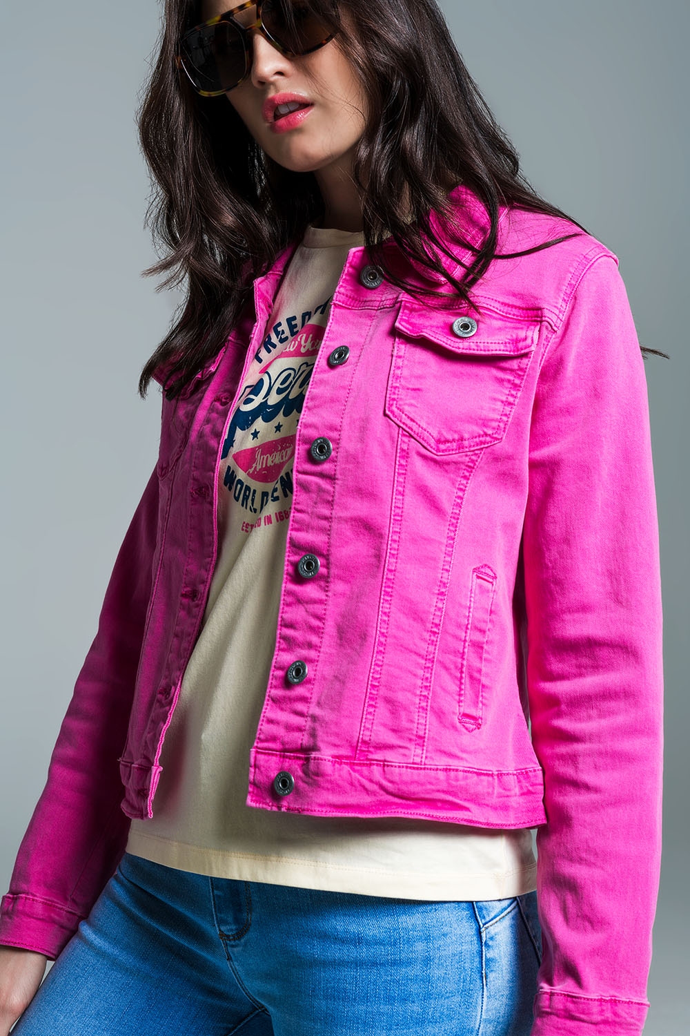 Chaqueta vaquera básica con bolsillos en rosa Chaqueta vaquera básica con bolsillos en rosa