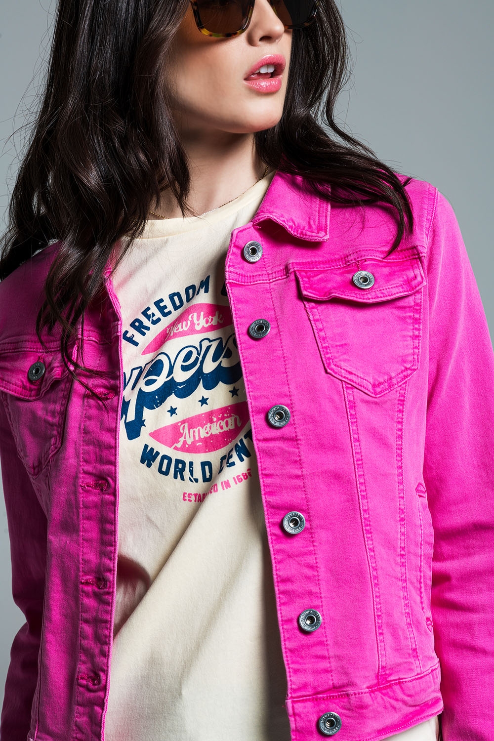 Chaqueta vaquera básica con bolsillos en rosa Chaqueta vaquera básica con bolsillos en rosa