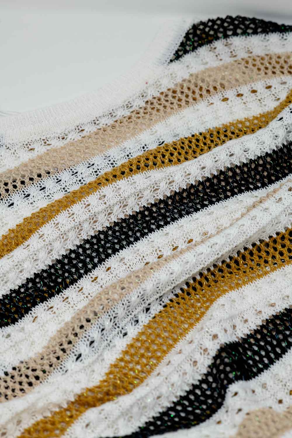 Jersey de punto blanco con rayas multicolores Jersey de punto blanco con rayas multicolores
