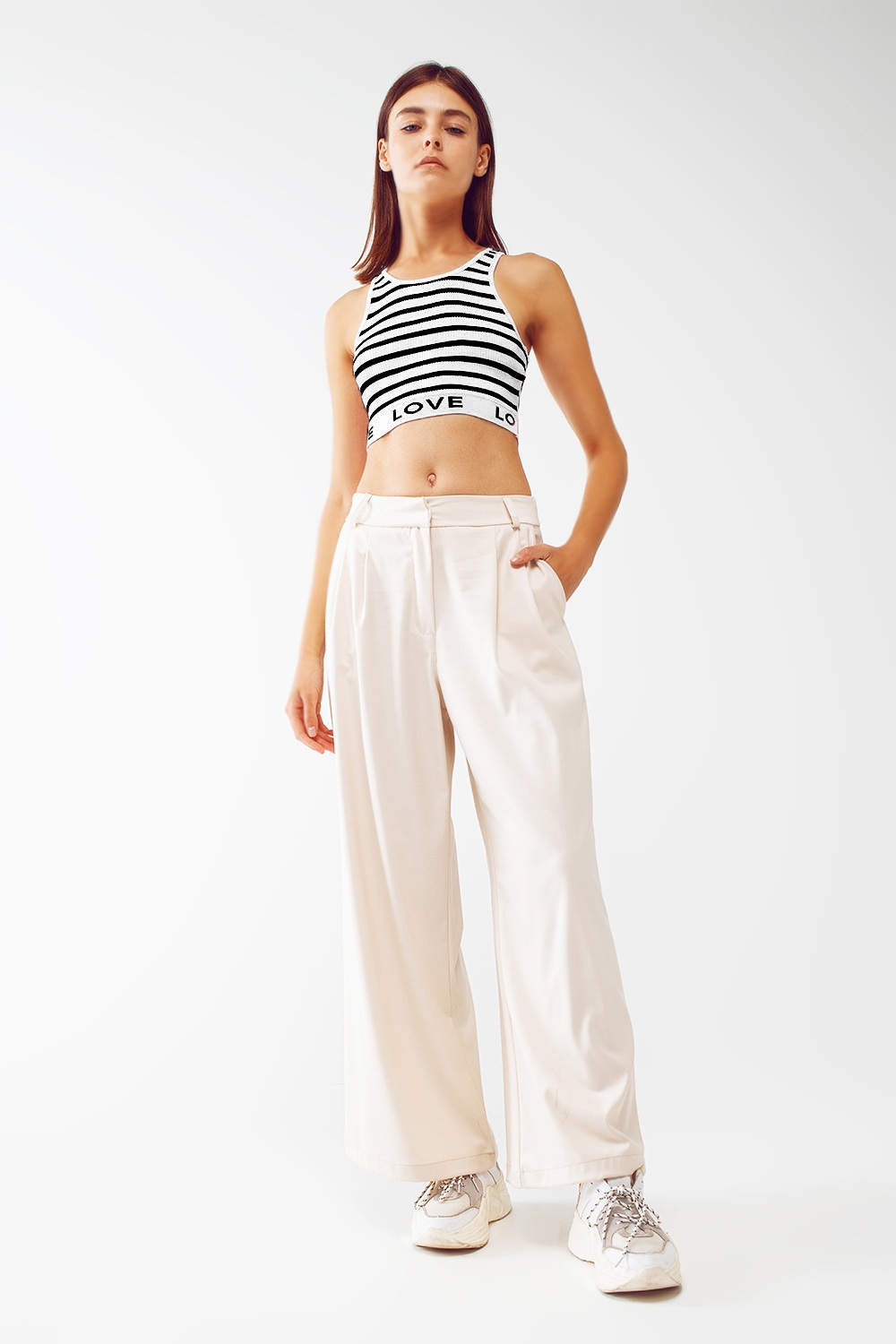 Top corto a rayas con texto de amor en blanco Top corto a rayas con texto de amor en blanco