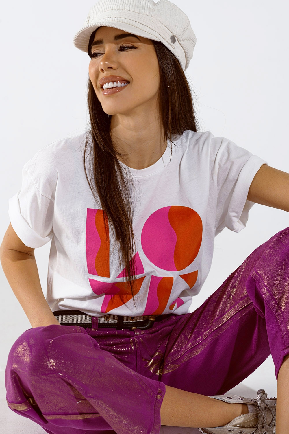 Camiseta con estampado digital LOVE art deco en blanco Camiseta con estampado digital LOVE art deco en blanco