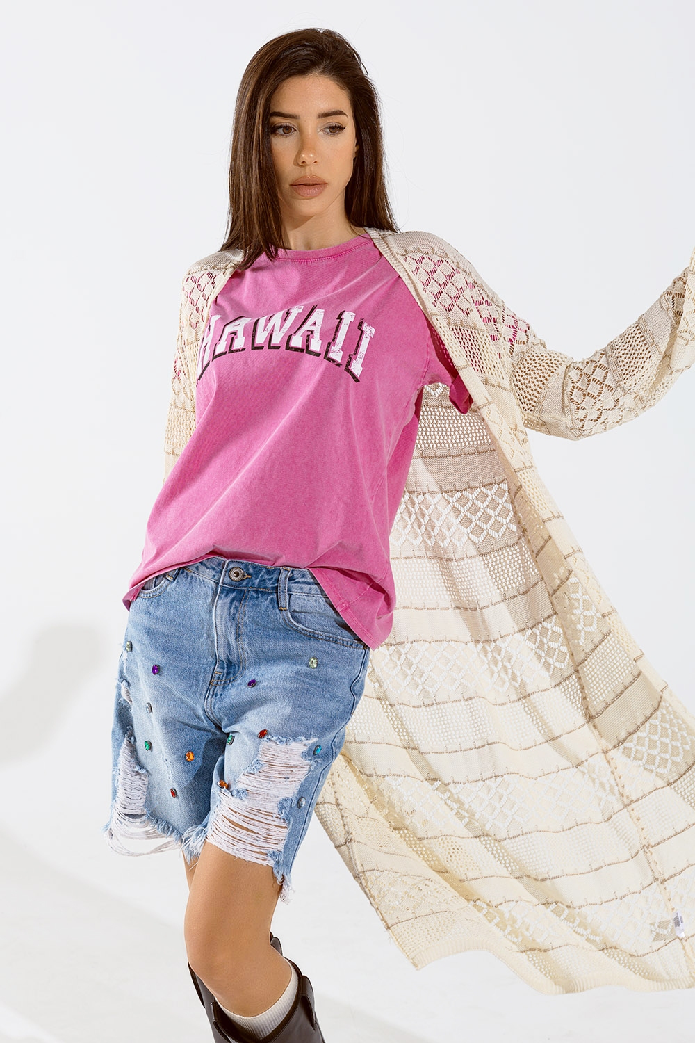 Maxi c&aacute;rdigan de ganchillo beige con mangas largas