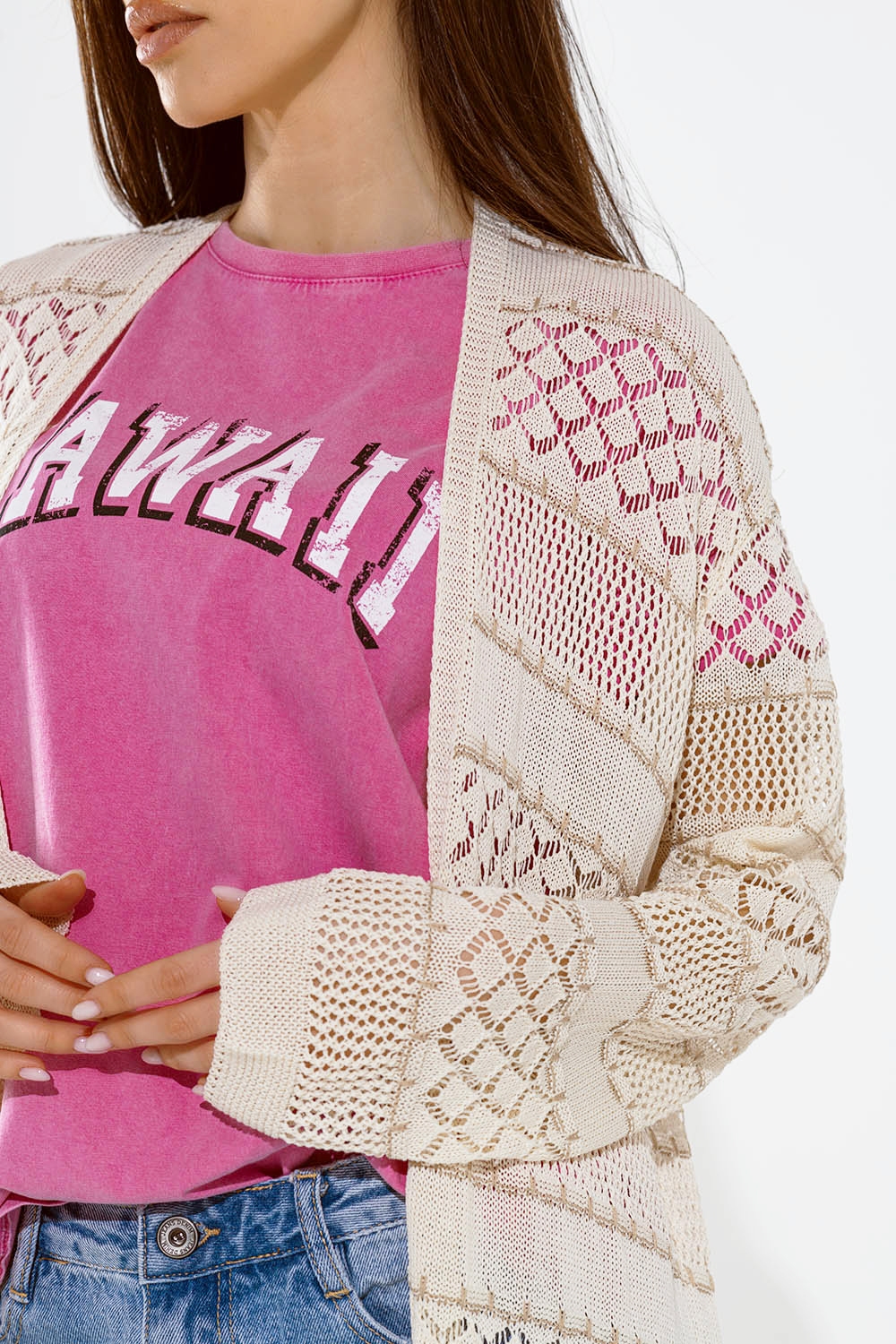 Maxi c&aacute;rdigan de ganchillo beige con mangas largas