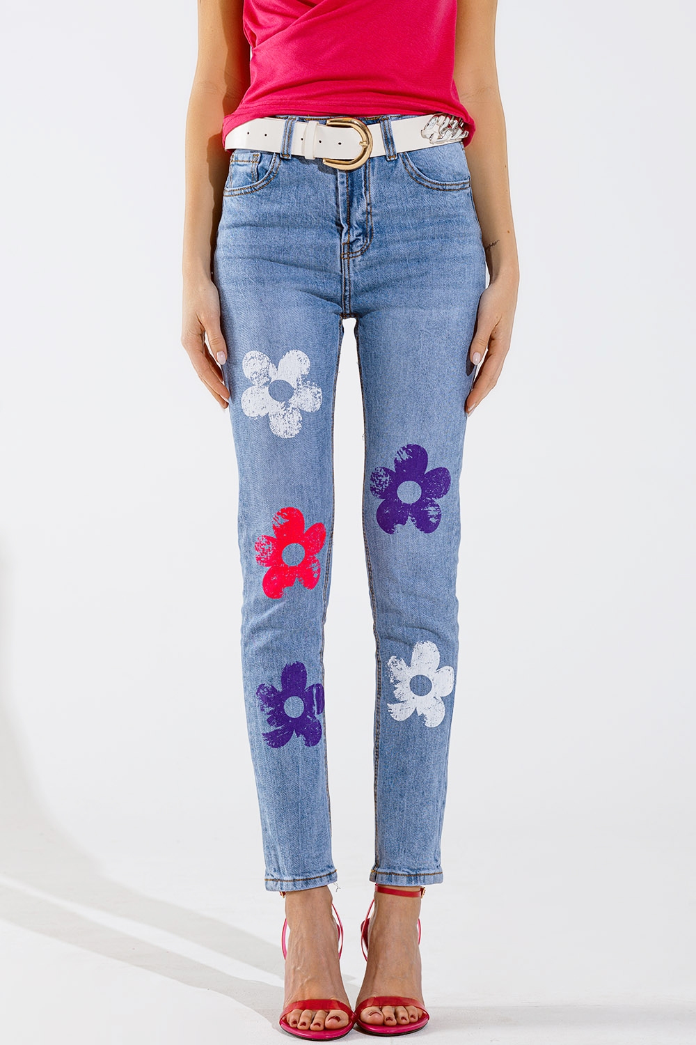 Vaqueros 5 bolsillos skinny con detalle de flores Vaqueros 5 bolsillos skinny con detalle de flores