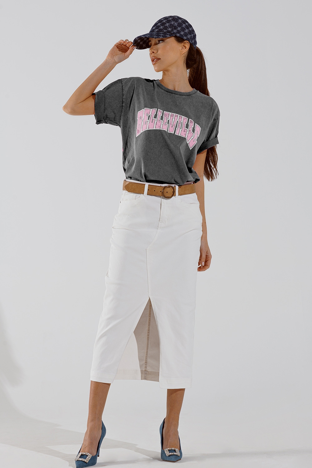 Camiseta cuello redondo gris con texto Belleville Camiseta cuello redondo gris con texto Belleville