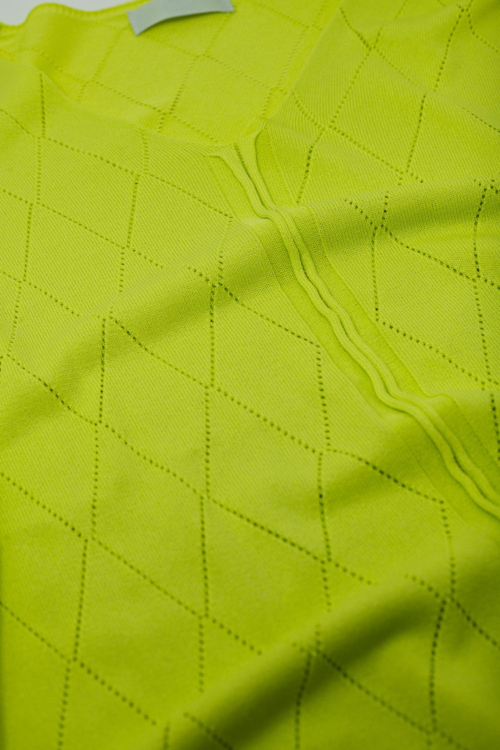 Jersey de manga corta en color lima con estampado de rombos Jersey de manga corta en color lima con estampado de rombos