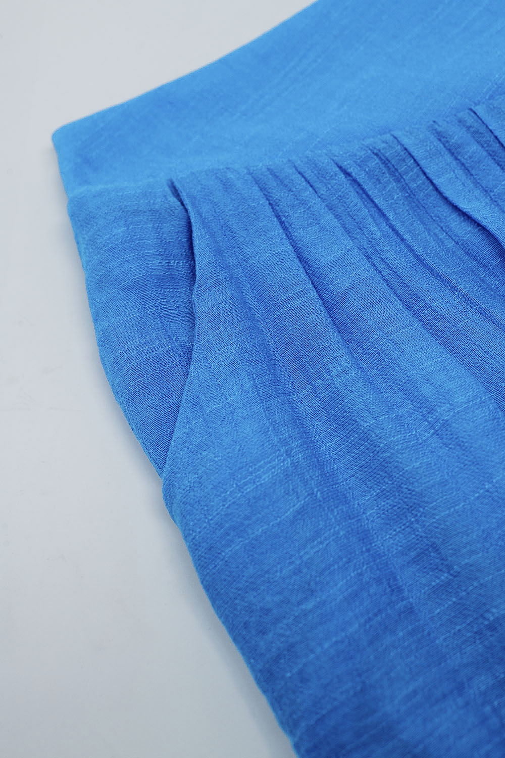 Pantalones estilo palazzo azules con bolsillos laterales y banda gruesa en la cintura Pantalones estilo palazzo azules con bolsillos laterales y banda gruesa en la cintura
