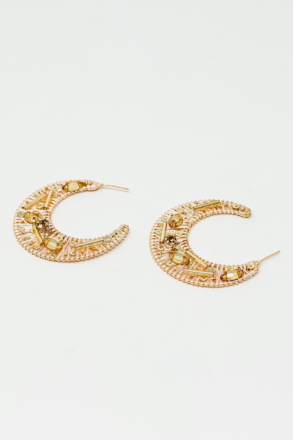 Pendientes Wocen Beige Grandes Redondos Con Adornos Dorados