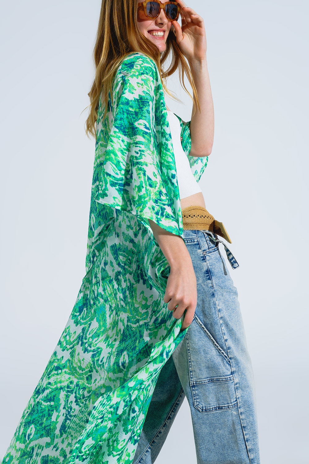 Kimono largo verde con cierre de cordón en estampado tribal Kimono largo verde con cierre de cordón en estampado tribal