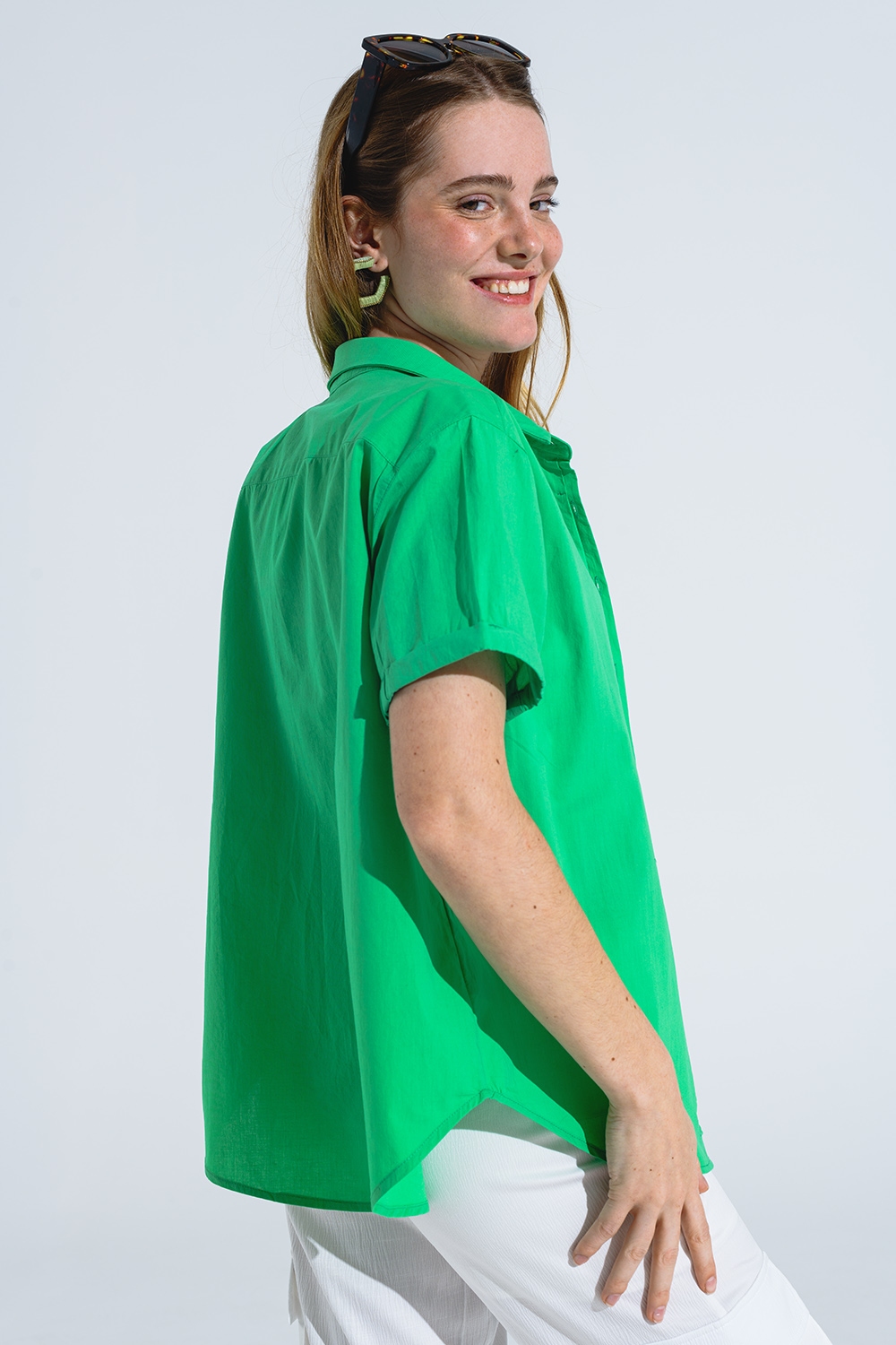 Camisa relajada de manga corta abotonada en verde Camisa relajada de manga corta abotonada en verde