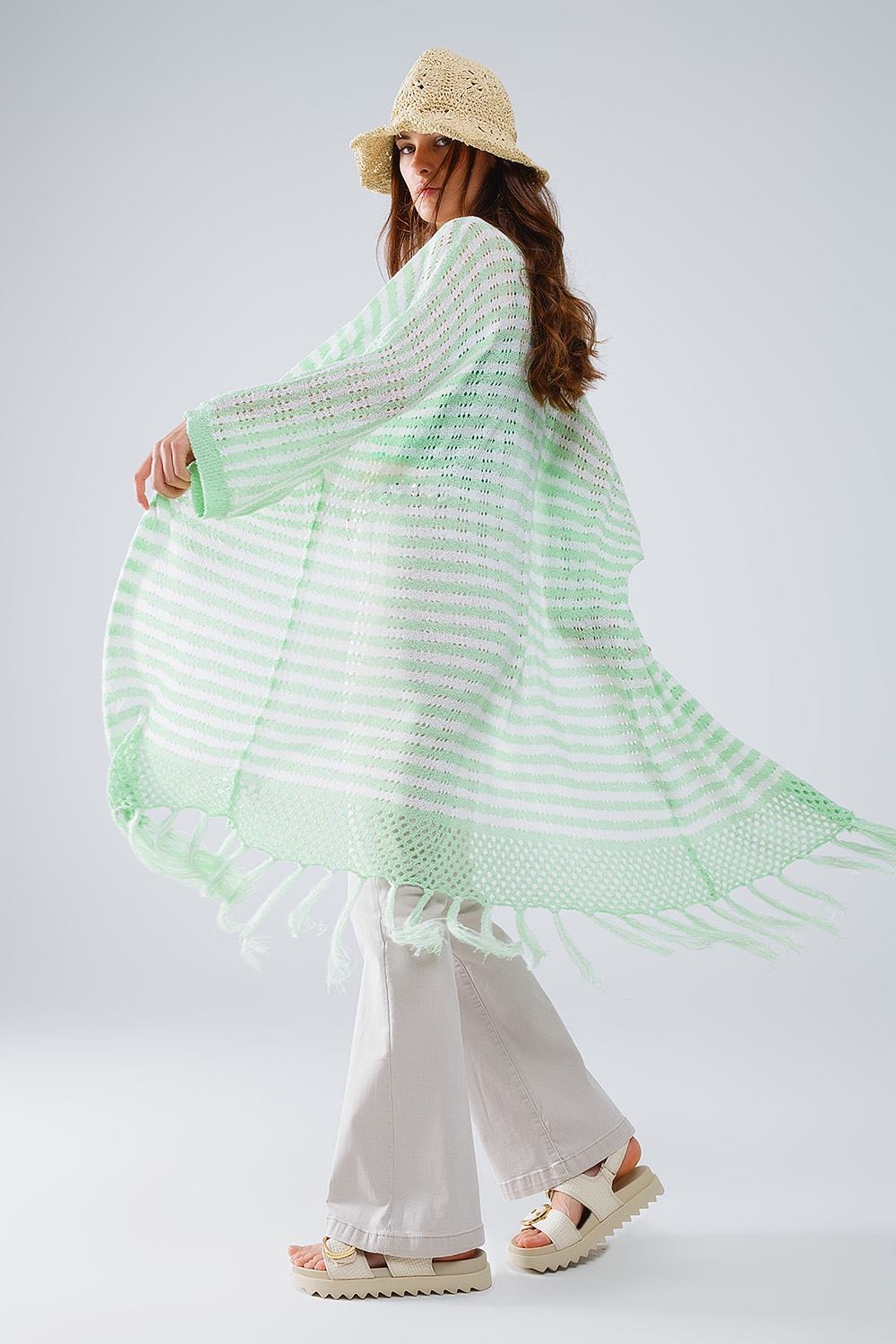 C&aacute;rdigan verde estilo boho con punto de pointelle a rayas y detalles de flecos