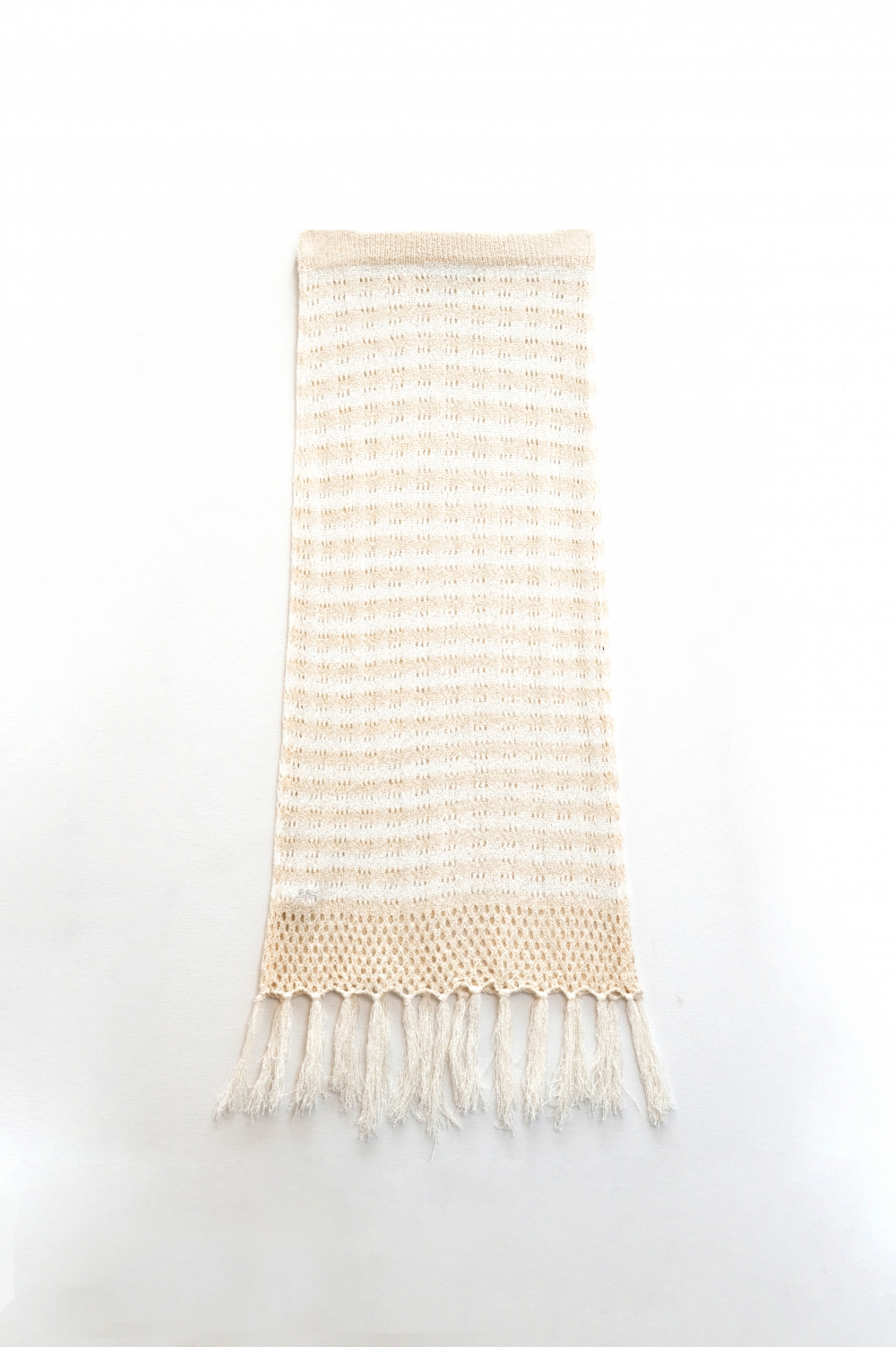 Falda blanca midi de crochet con rayas beige y dobladillo de flecos Falda blanca midi de crochet con rayas beige y dobladillo de flecos