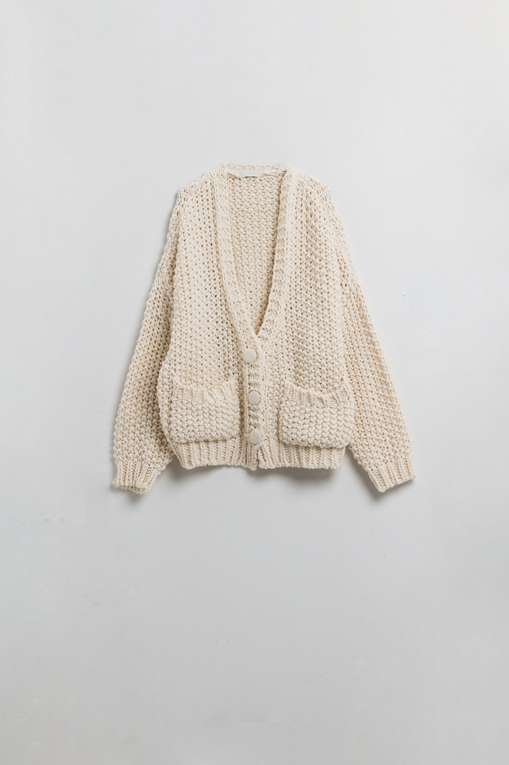 Chaqueta oversize de punto grueso beige con bolsillos