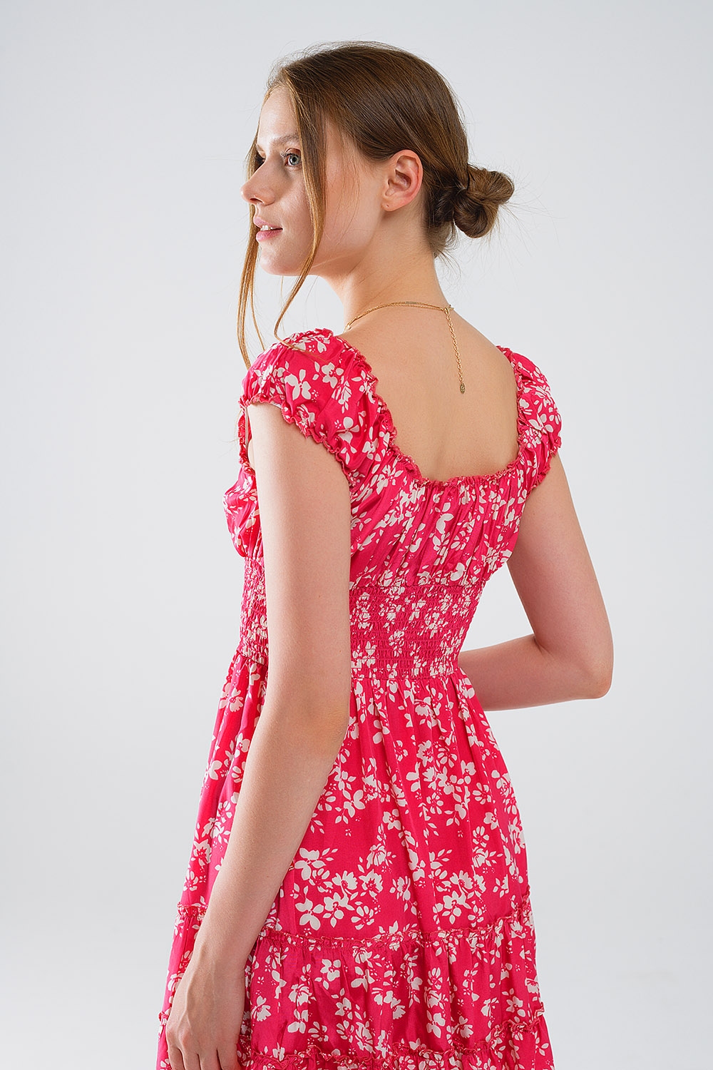 Vestido corto rojo con estampado floral blanco y cintura elástica Vestido corto rojo con estampado floral blanco y cintura elástica