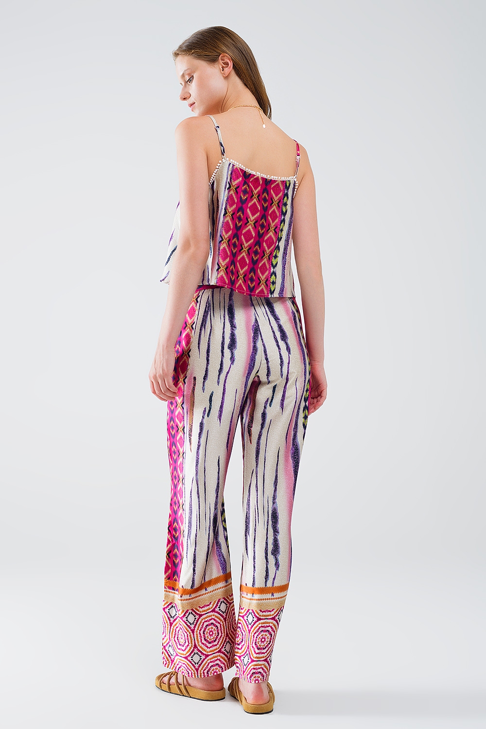 Pantalones de saten de pata ancha con estampado abstracto multicolor