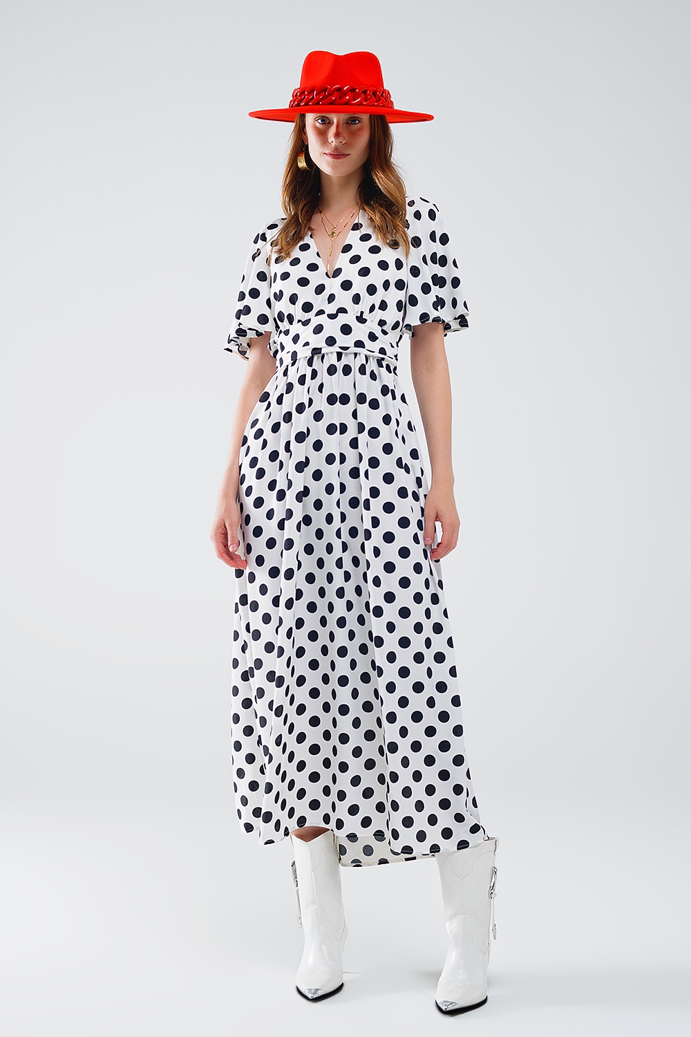 Maxi vestido de lunares con detalle de espalda abierta