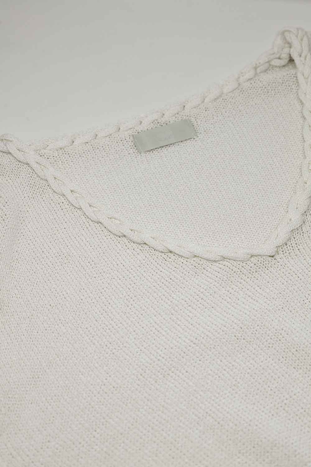 Jersey crema cuello pico ancho con detalle trenzado