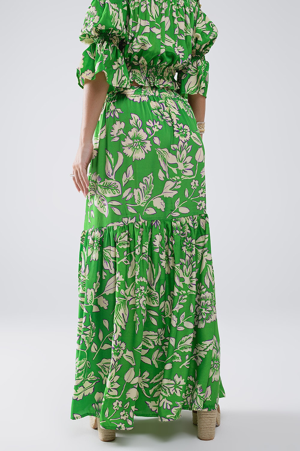 Maxifalda de tirantes con estampado floral verde Maxifalda de tirantes con estampado floral verde