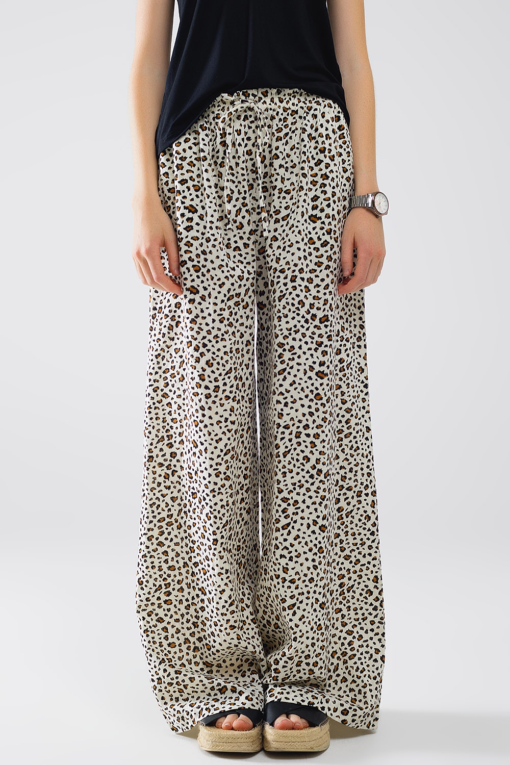 Pantalón recto con cintura elástica y estampado de leopardo Pantalón recto con cintura elástica y estampado de leopardo