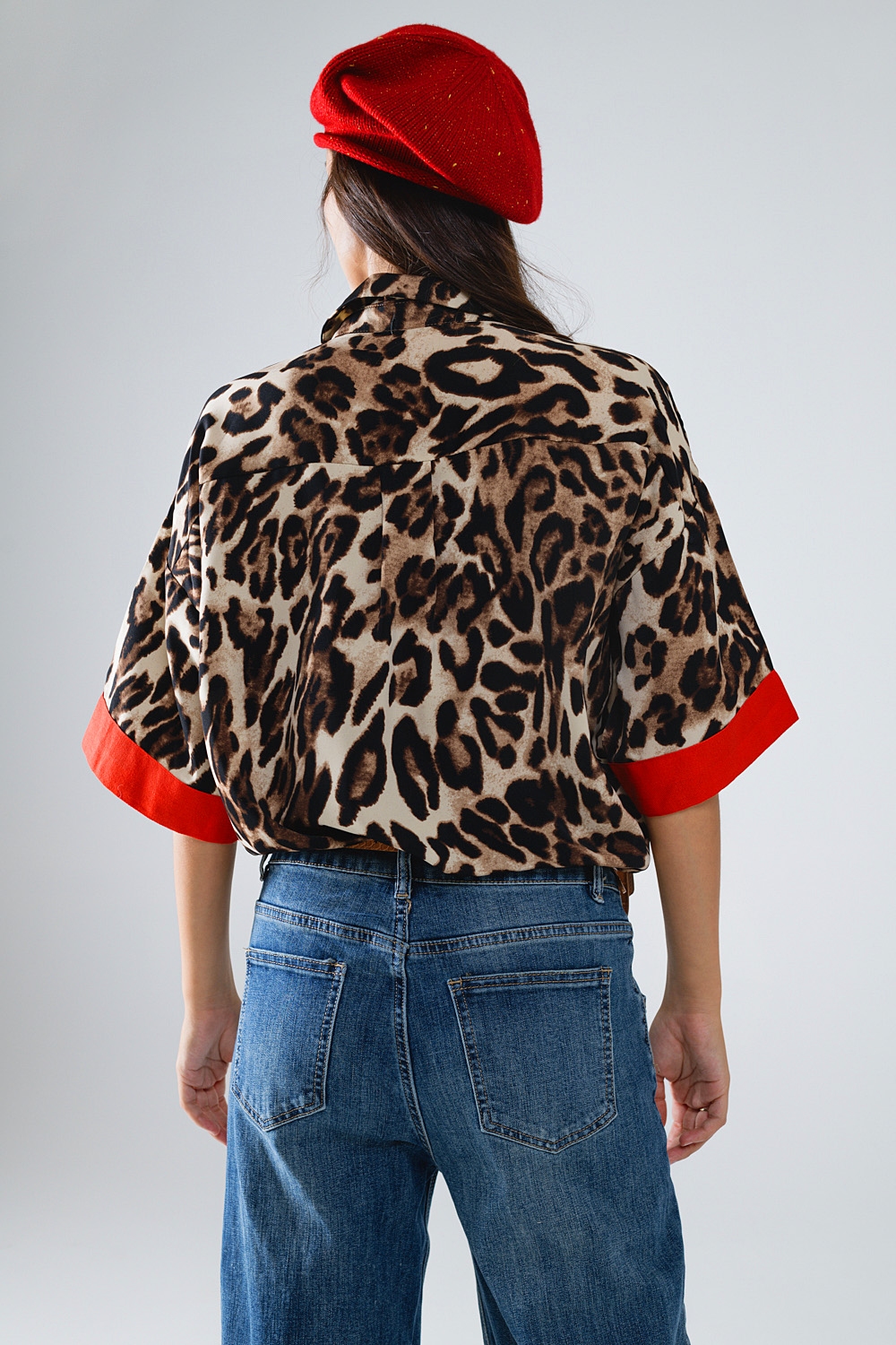 Camisa de leopardo de manga 3/4 con detalles rojos Camisa de leopardo de manga 3/4 con detalles rojos