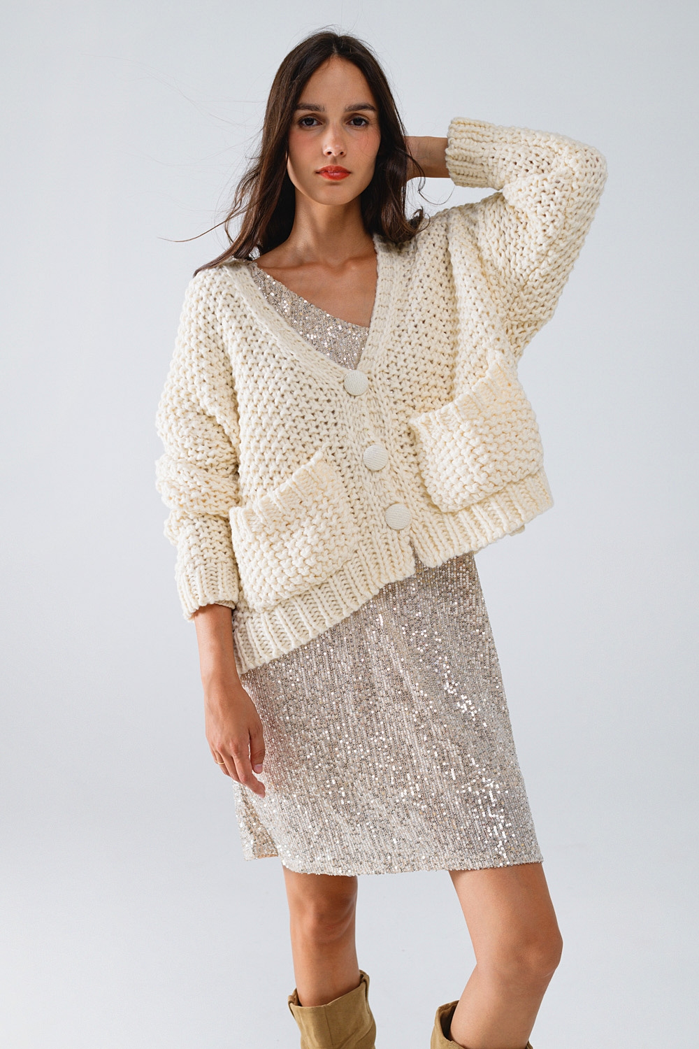 Chaqueta oversize de punto grueso beige con bolsillos